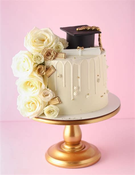 cake graduation decorations